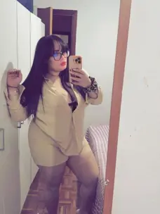 Julia, dominicana curvi con una alegría que engancha en Burgos