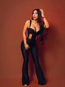 Soy Daniela, pelo negro y ojos avellana: elegancia que se siente en Madrid en Madrid