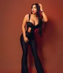 Soy Daniela, pelo negro y ojos avellana: elegancia que se siente en Madrid en Madrid