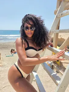 KATTY, CURVAS DIVINAS Y ACTITUD FIESTERA EN BREÑA BAJA en Breña Baja