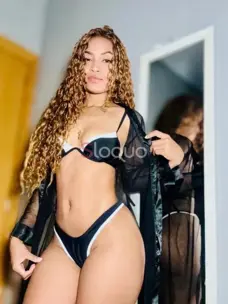 Emma, recién llegada a Sabinillas – Elegancia y calidez colombiana en Manilva