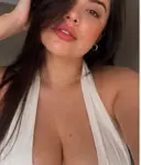 CINTIA, COLOMBIANA DE CURVAS FINAS Y GANAS DE FIESTA EN BILBAO en Bilbao