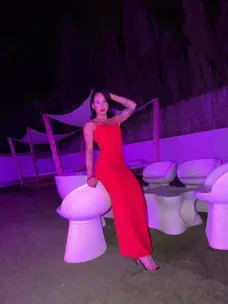 BRASILEÑA RECIÉN LLEGADA: CURVAS Y ACTITUD EN CALA DE BOU 😍 en Ibiza